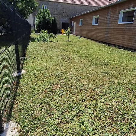 Jolie Maison Entiere 2 1 Jardin Saints-Geosmes