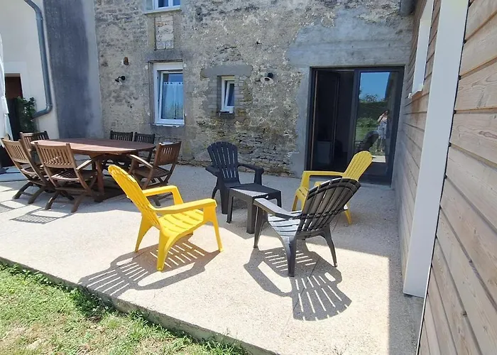 Holiday home Jolie Maison Entiere 2 1 Jardin Saints-Geosmes