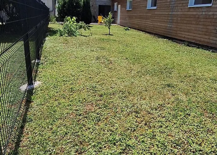 Jolie Maison Entiere 2 1 Jardin Saints-Geosmes